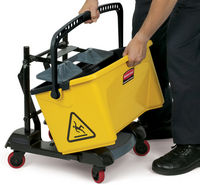 q920_lift_bucket_to_empty_jpg.jpg