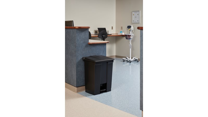 Rubbermaid 18 Gallon Step-On Medical Waste Containers Model: 6145 